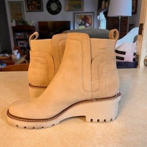 Dolce Vita Chelsea boots size 8.5
